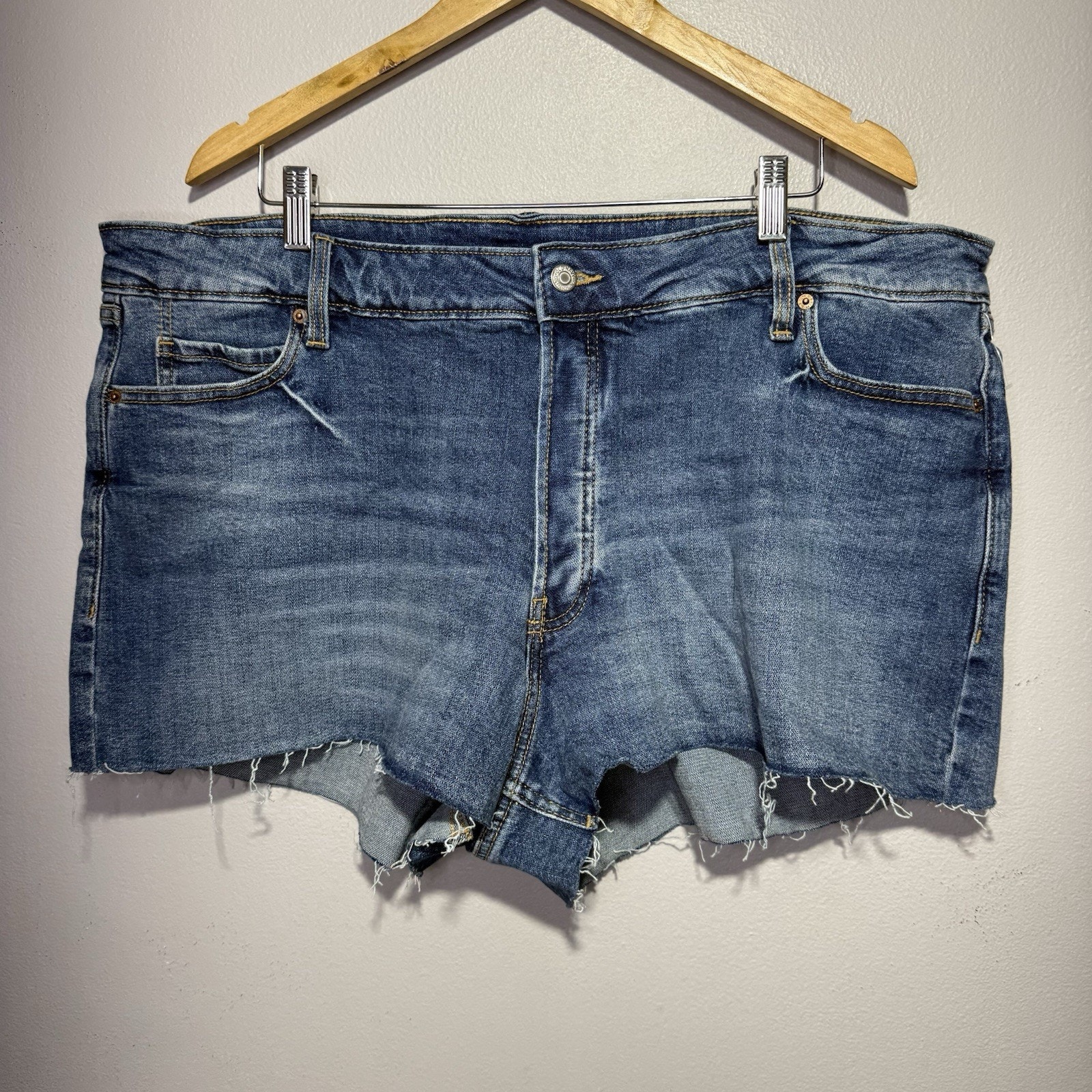 Old Navy Jean Shorts Sky-Hi A-Line Denim Women’s 22 High Rise Raw Hem Cut Off